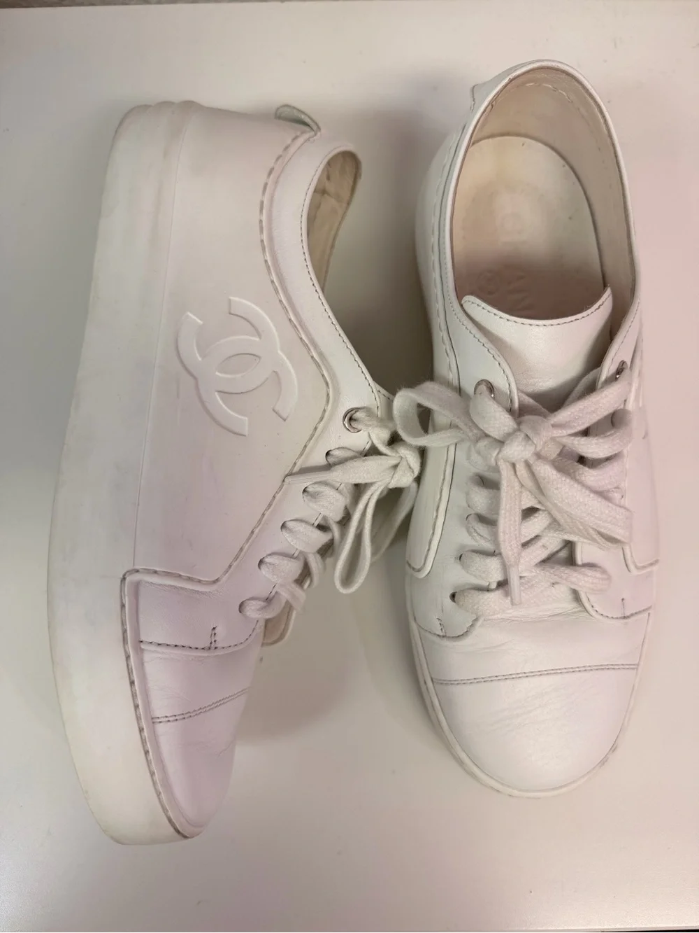 CHANEL Calfskin Gum White Interlocking CC LOGO Low Top Sneakers Shoes Size 6.5